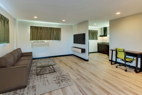 City Penthouse | Living area | 43-inch LED TV with satellite channels, TV, Netflix