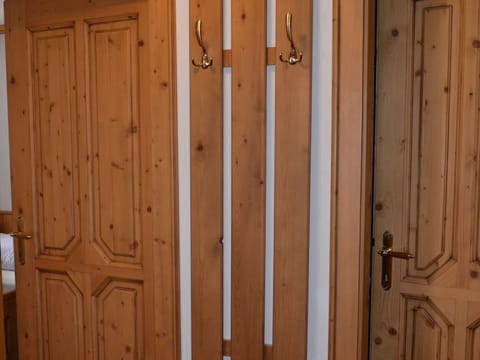 Brown, Wood, Wood Stain, Door, Plank, Material Property, Hardwood, Varnish