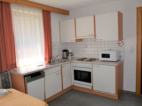 Cabinetry, Kitchen Sink, Sink, Property, Countertop, Building, Kitchen Stove, Tap, Kitchen, Home Appliance