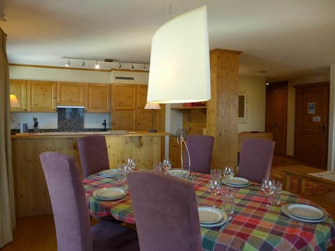 Table, Furniture, Property, Building, Chair, Wood, Interior Design, Cabinetry, Lighting, Kitchen & Dining Room Table