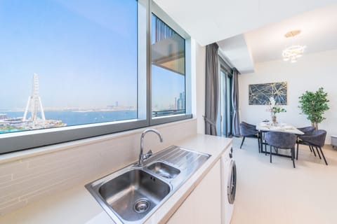 Premium Apartment, 2 Bedrooms, Non Smoking, Marina View | Private kitchen | Full-size fridge, microwave, oven, stovetop