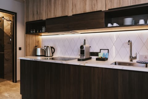 Panorama Suite | Private kitchen | Espresso maker, coffee/tea maker, electric kettle