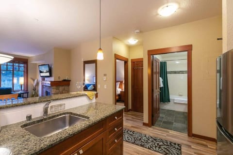 Spacious living room with a cozy fireplace—perfect for après-ski relaxation!