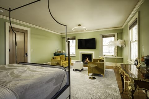 The Green Suite | Premium bedding, pillowtop beds, individually decorated