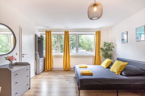 Bright 1 Bedroom Apartment