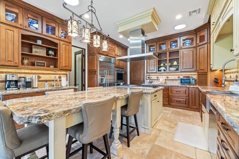 Island for 5 to 7 Guest