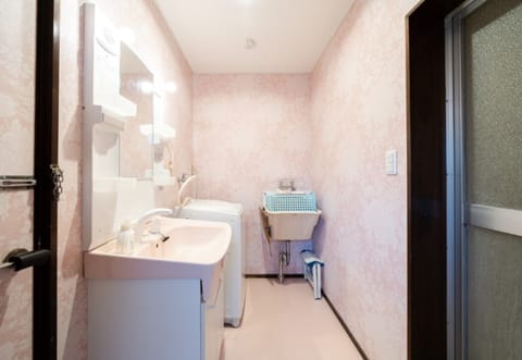 Basic Apartment | Bathroom | Rainfall showerhead, free toiletries, hair dryer, slippers