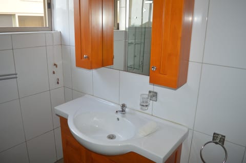 Deluxe Double Room | Bathroom amenities | Shower, hair dryer, towels