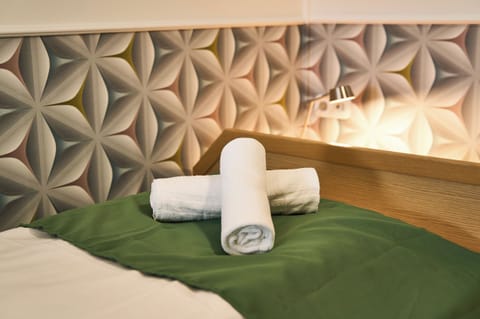 Hypo-allergenic bedding, bed sheets