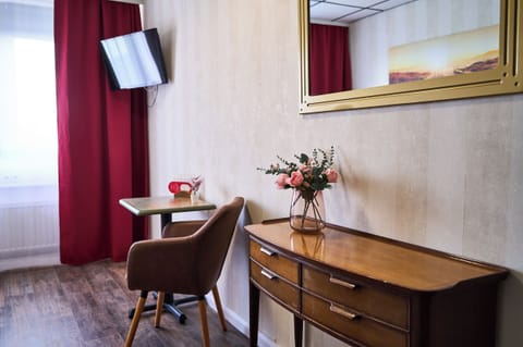 Basic Single Room | Hypo-allergenic bedding, bed sheets