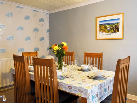 Dining room | Woodville, Porthmadog