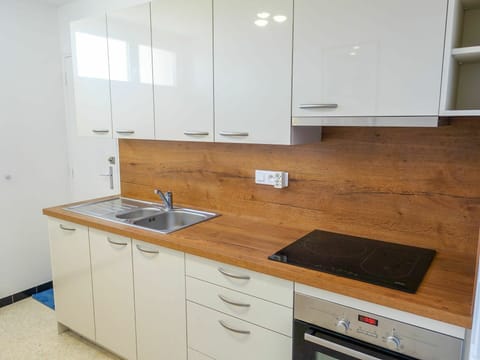 Cabinetry, Countertop, Tap, Property, Kitchen Sink, Furniture, Sink, Drawer, Kitchen Stove, Kitchen