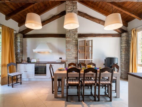 Sky, Plant, Building, Daytime, Property, Window, Tree, Architecture, Urban Design, Leisure