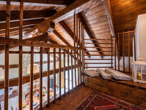 Sky, Plant, Building, Daytime, Property, Window, Tree, Architecture, Urban Design, Leisure