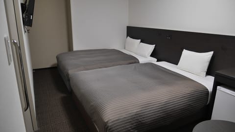 Family Twin Room | Down comforters, desk, free WiFi, bed sheets