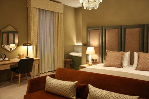 Deluxe Suite Room | Egyptian cotton sheets, premium bedding, down comforters, in-room safe