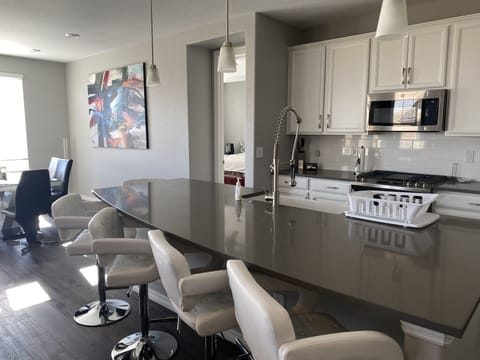 kitchen island with 5 bar stools