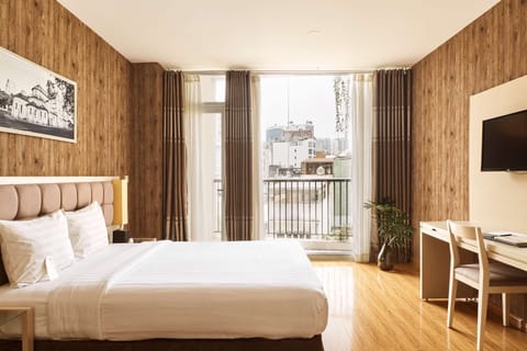 Premium Double Room | Free minibar items, in-room safe, desk, blackout drapes