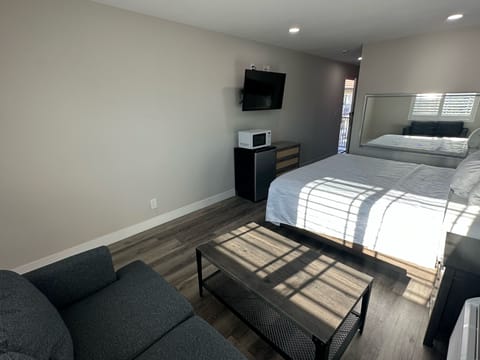 Signature Studio Suite | Free WiFi, bed sheets