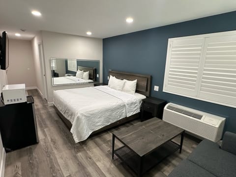 Signature Studio Suite | Free WiFi, bed sheets