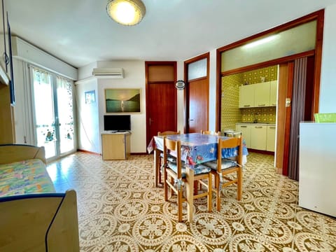 Apartment, 1 Bedroom, Balcony, Ocean View | Dining room