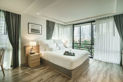 One-Bedroom Suite | Premium bedding, pillowtop beds, minibar, in-room safe