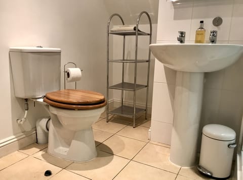 Standard Double Room, Ensuite, Courtyard View (Earl Grey) | Bathroom | Towels