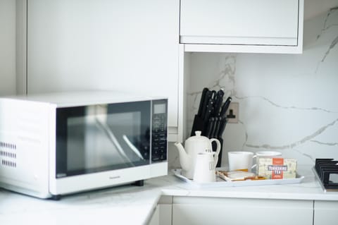 Cottage | Private kitchen | Fridge, dishwasher, electric kettle, toaster