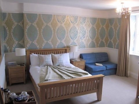 Deluxe Double Room, Ensuite (Room 9) | Individually decorated, iron/ironing board, free WiFi, bed sheets