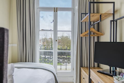 Standard Single Room, Ensuite (Room 6)