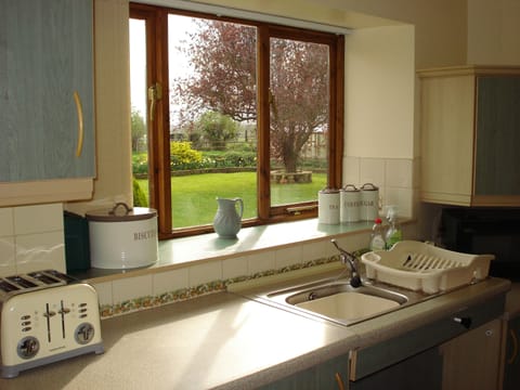 Cottage, Accessible, Ensuite (Swallow Barn) | Private kitchen