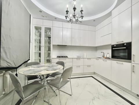 City Apartment | Private kitchen | Full-size fridge, stovetop, electric kettle, toaster
