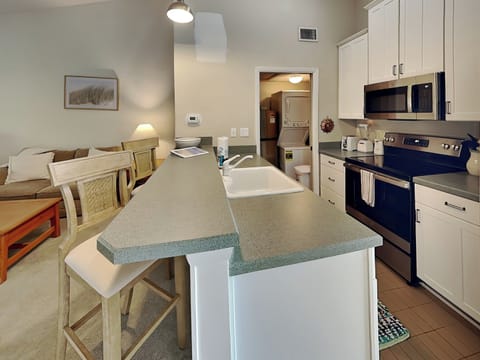 Condo, 1 King Bed, Balcony, Garden View (671 - No Pets Allowed) | Private kitchen | Fridge, microwave, oven, stovetop