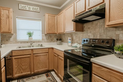 Condo, Multiple Beds, Private Pool, River View (#604 - No Pets Allowed) | Private kitchen | Fridge, microwave, oven, stovetop