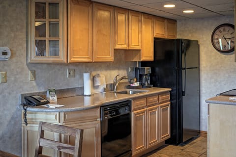 Suite, 2 Bedrooms, 2 Bathrooms | Private kitchen | Fridge, microwave, coffee/tea maker