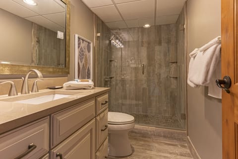 Suite, 2 Bedrooms, 2 Bathrooms, Mountainside | Bathroom | Free toiletries, hair dryer, towels