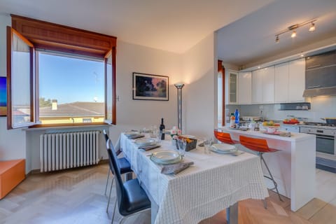 Living room with dining table and equipped kitchen