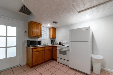 Family Studio Suite, Patio | Private kitchen | Microwave