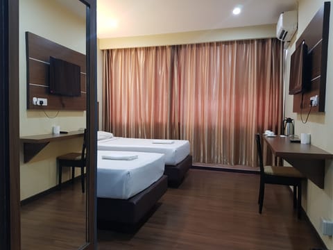 Deluxe Twin Room | 1 bedroom, desk, iron/ironing board, free WiFi