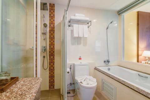 Family Suite - Pool View | Bathroom | Rainfall showerhead, free toiletries, hair dryer, bathrobes