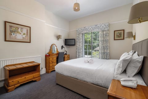 Family Room | In-room safe, desk, iron/ironing board, free WiFi