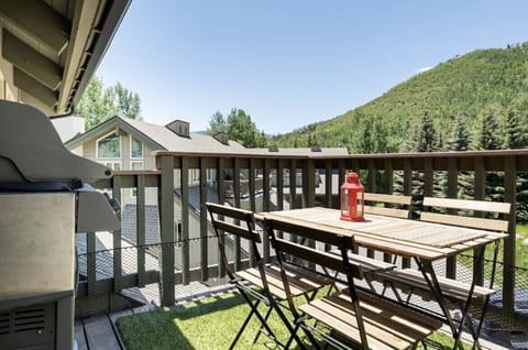 BBQ and relax on the rear deck with a cold one after an "Epic" day in Vail.