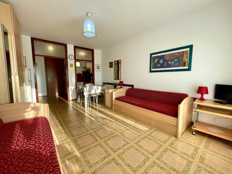 Studio, Multiple Bedrooms, Balcony, City View | Living room