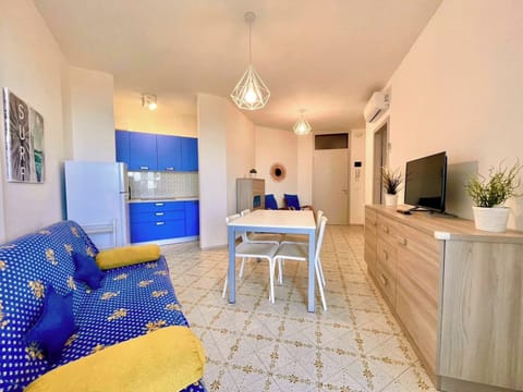 Apartment, 1 Bedroom, Balcony, Ocean View | Room amenity