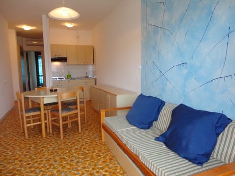 Apartment, 1 Bedroom, Balcony, City View | Living room