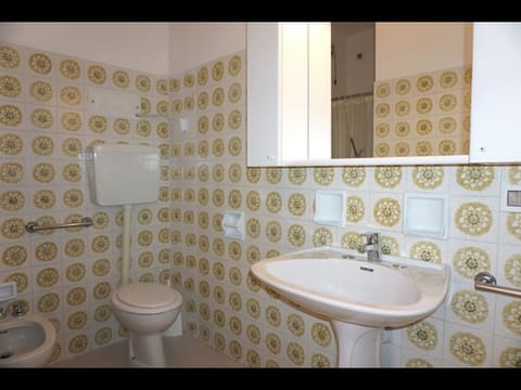 Apartment, 1 Bedroom, Balcony, Garden View | Bathroom