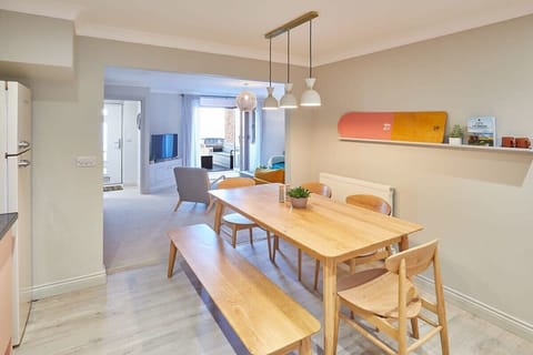 'Salty' Seaview, Saltburn-by-the-Sea - Host & Stay