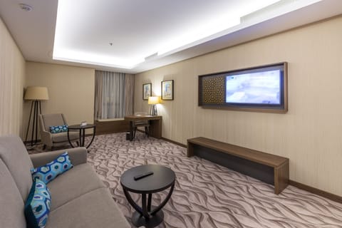 Premium Suite | Living area | 52-inch LED TV with satellite channels, TV