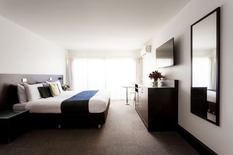 Executive Room | Premium bedding, desk, iron/ironing board, cribs/infant beds