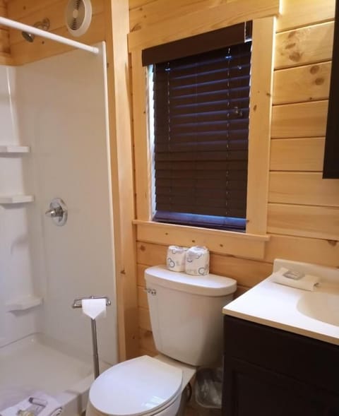 Family Cabin, Kitchen, Beachside | Bathroom | Towels